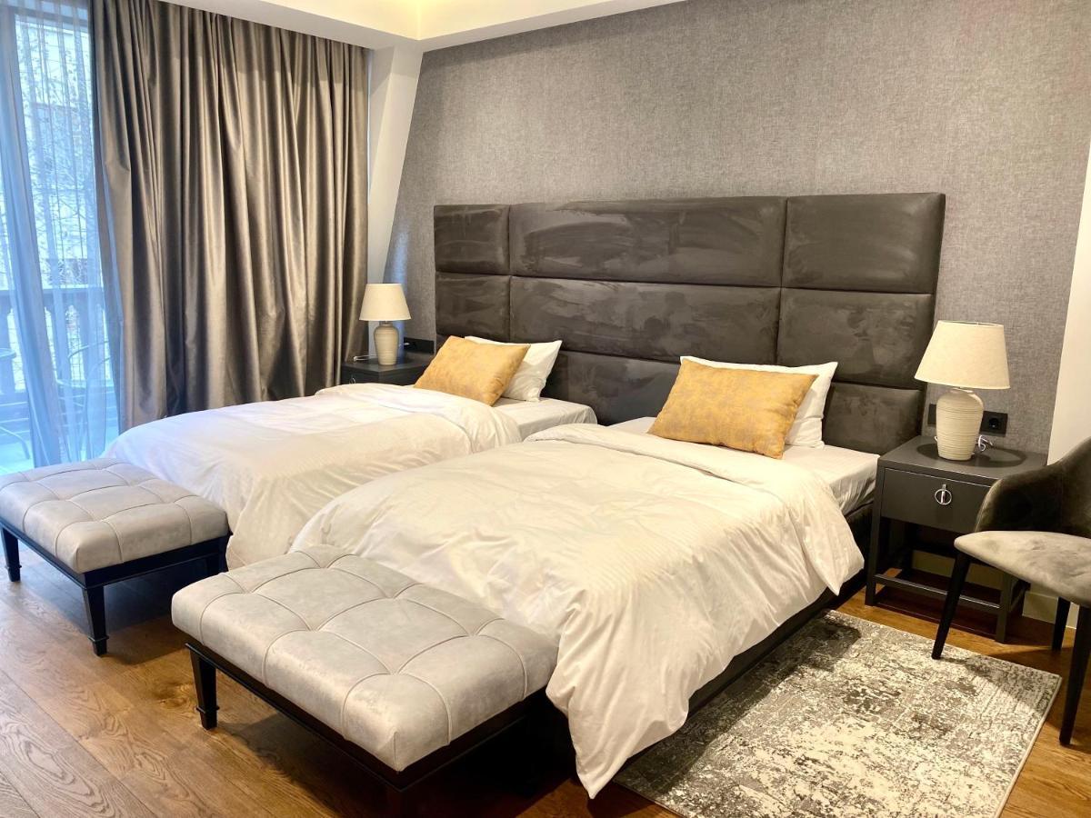 Heart Of Yerevan - City Center Luxury Apartments Bagian luar foto