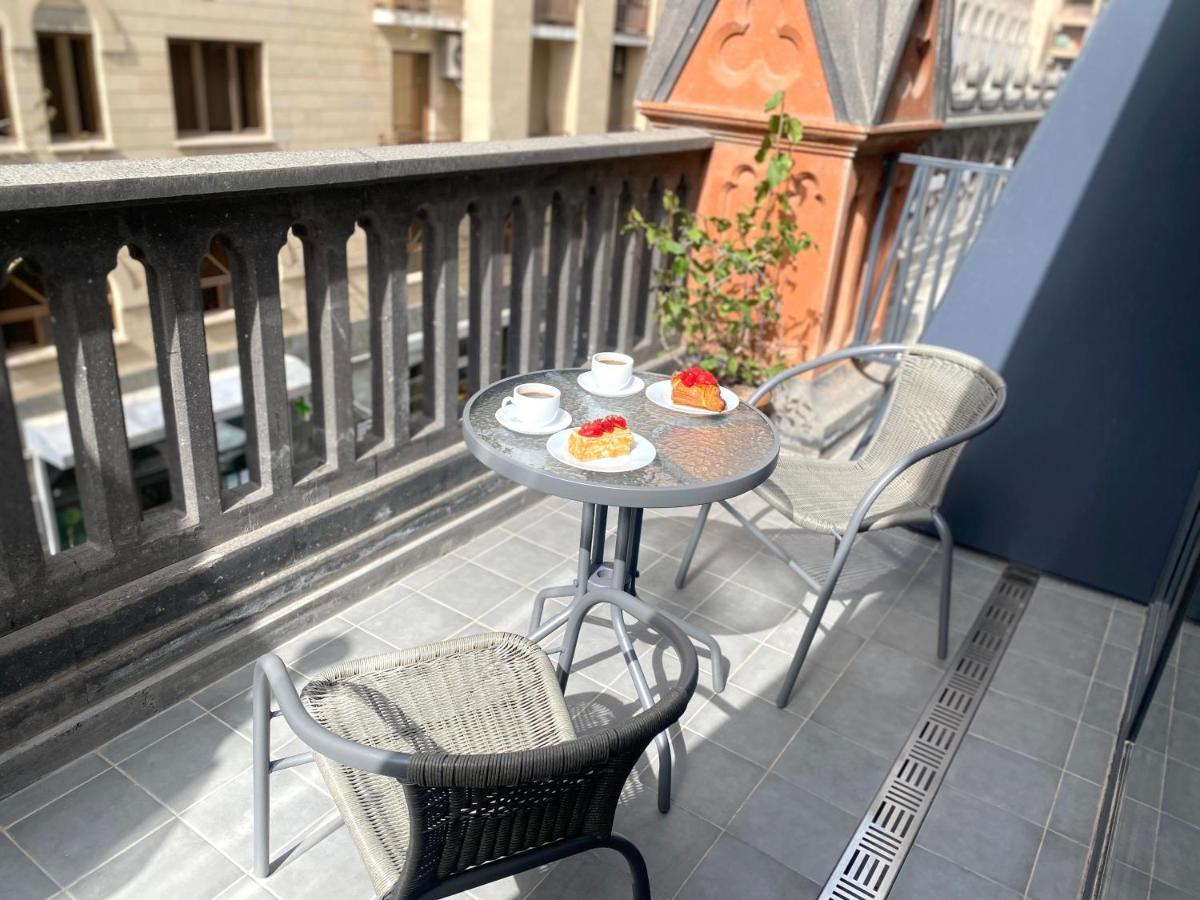 Heart Of Yerevan - City Center Luxury Apartments Bagian luar foto