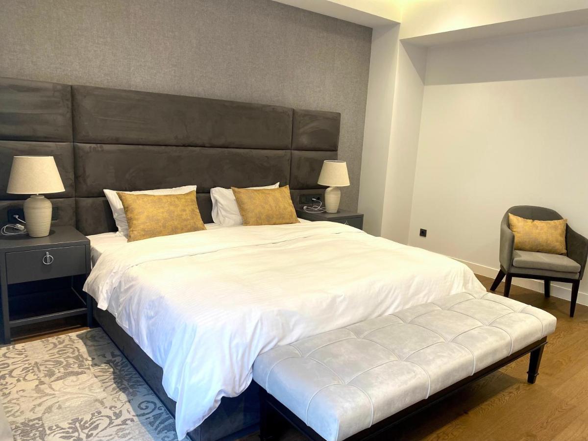 Heart Of Yerevan - City Center Luxury Apartments Bagian luar foto