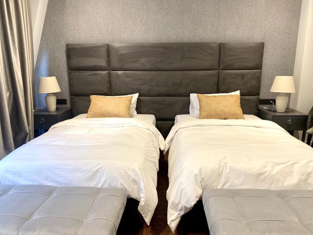 Heart Of Yerevan - City Center Luxury Apartments Bagian luar foto