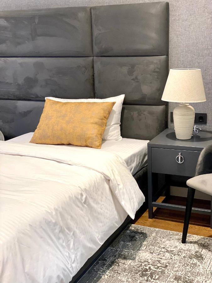 Heart Of Yerevan - City Center Luxury Apartments Bagian luar foto