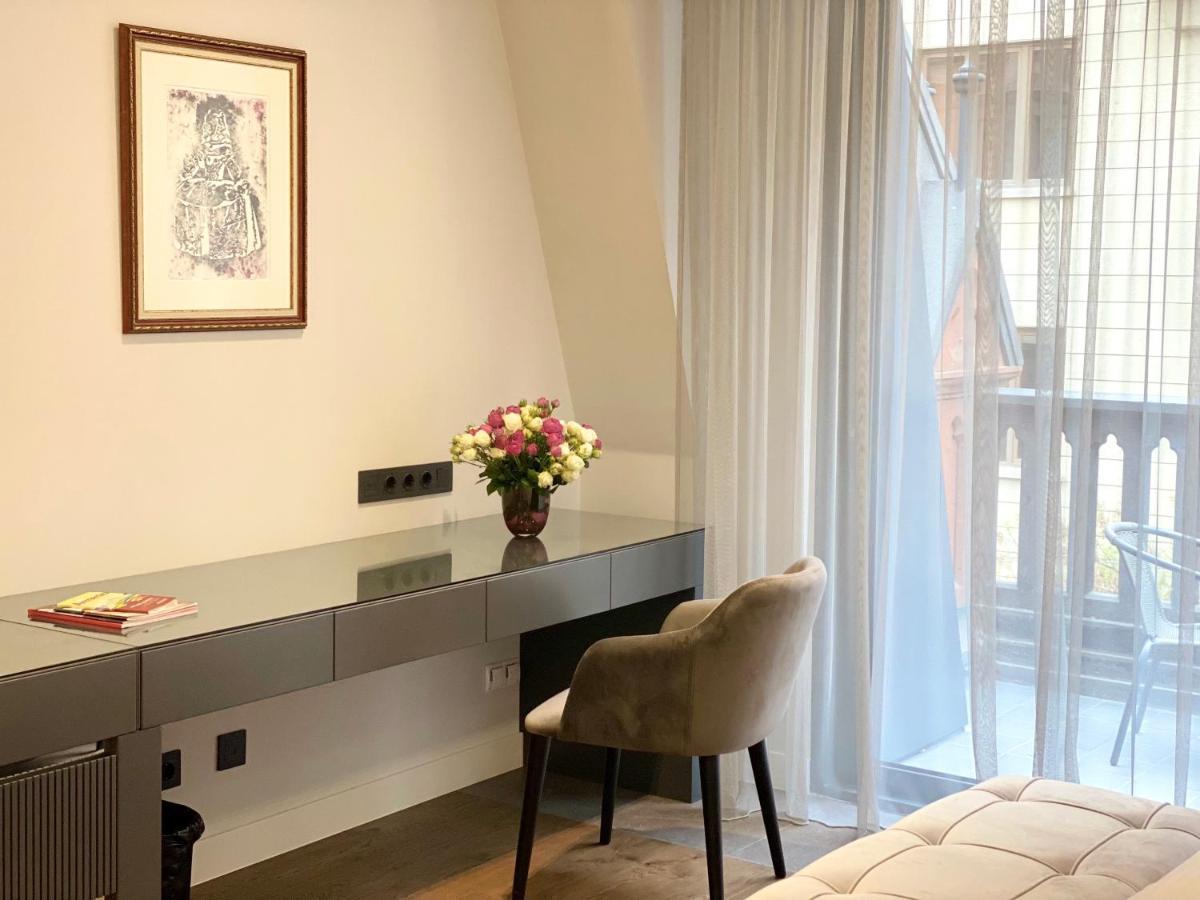 Heart Of Yerevan - City Center Luxury Apartments Bagian luar foto