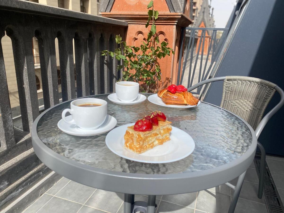 Heart Of Yerevan - City Center Luxury Apartments Bagian luar foto