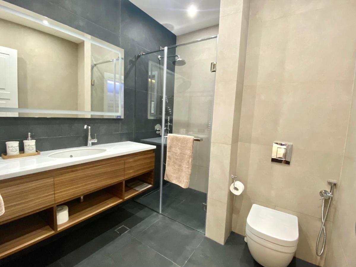 Heart Of Yerevan - City Center Luxury Apartments Bagian luar foto