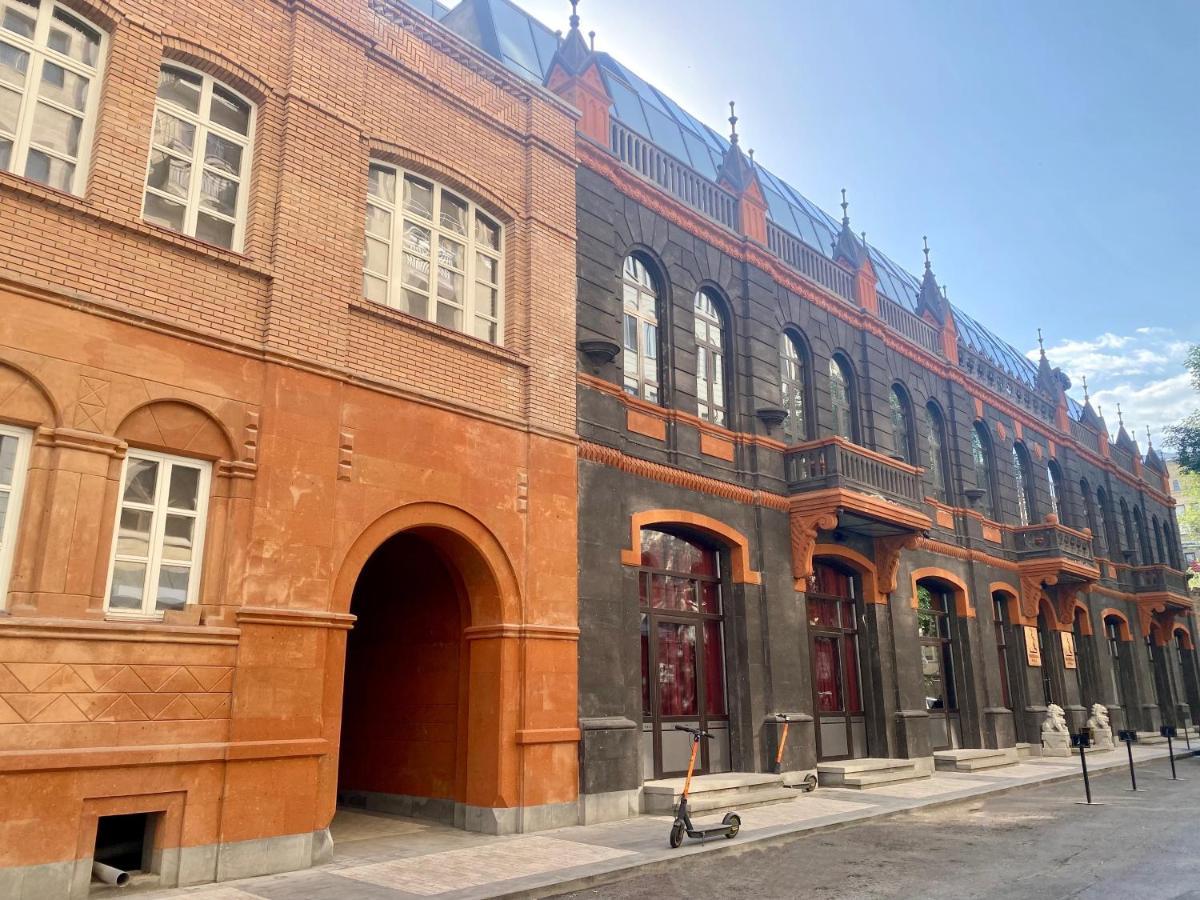 Heart Of Yerevan - City Center Luxury Apartments Bagian luar foto